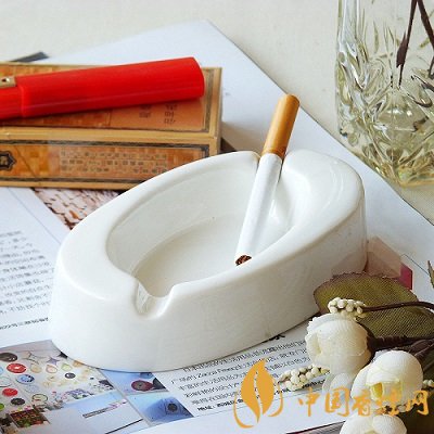 酒店發(fā)現(xiàn)煙具竟被罰款千元 煙民未來(lái)何去何從