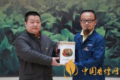 中國雪茄博物受贈古巴駐華大使簽名紀念雪茄